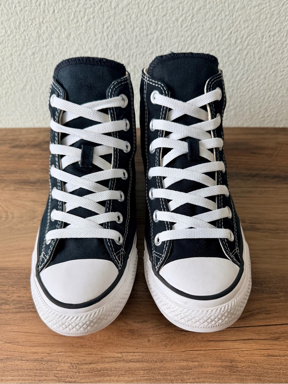 Converse Chuck Taylor All Star High-Top Black Canvas Sneakers (Men-6 Women-8)
